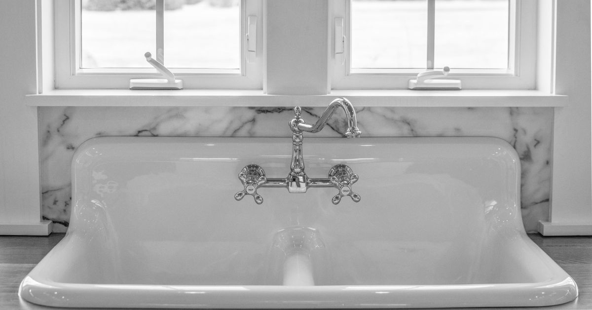 Apron vs. Farmhouse Sinks: What Are the Differences?