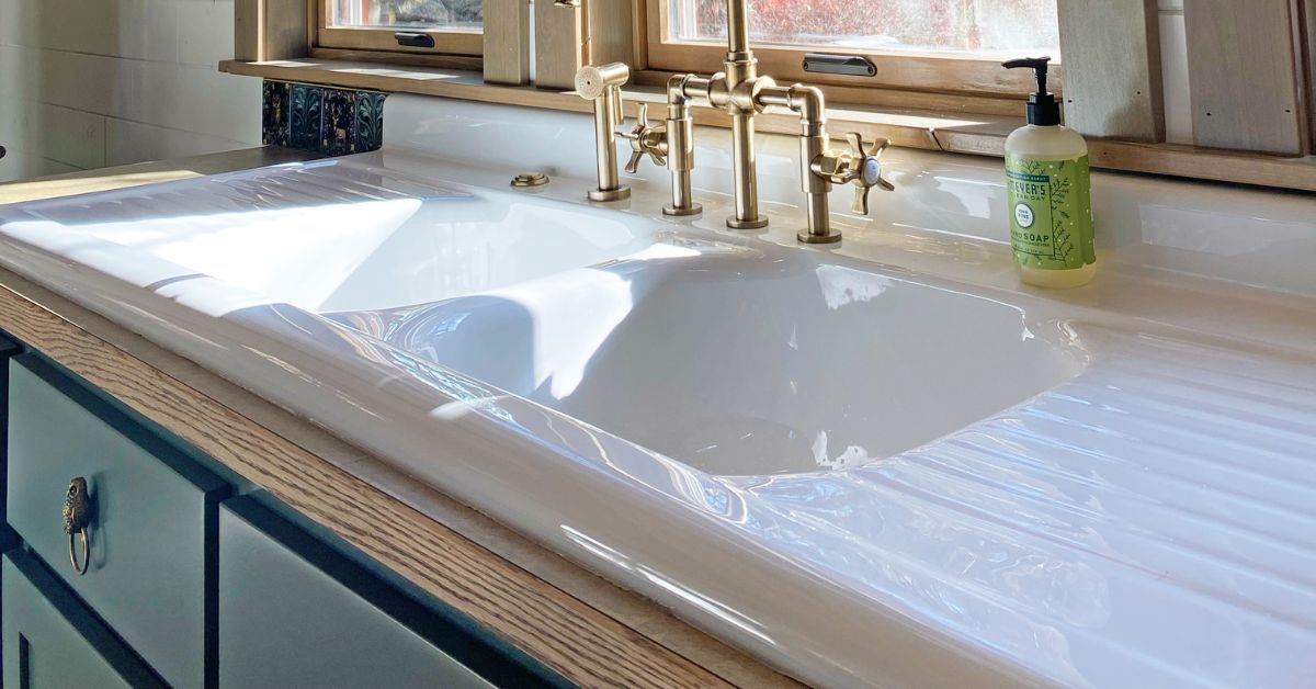 How To Clean and Maintain Your Fiberglass Sinks