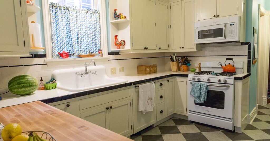 8 Must-Have Accessories for Drainboard Sinks